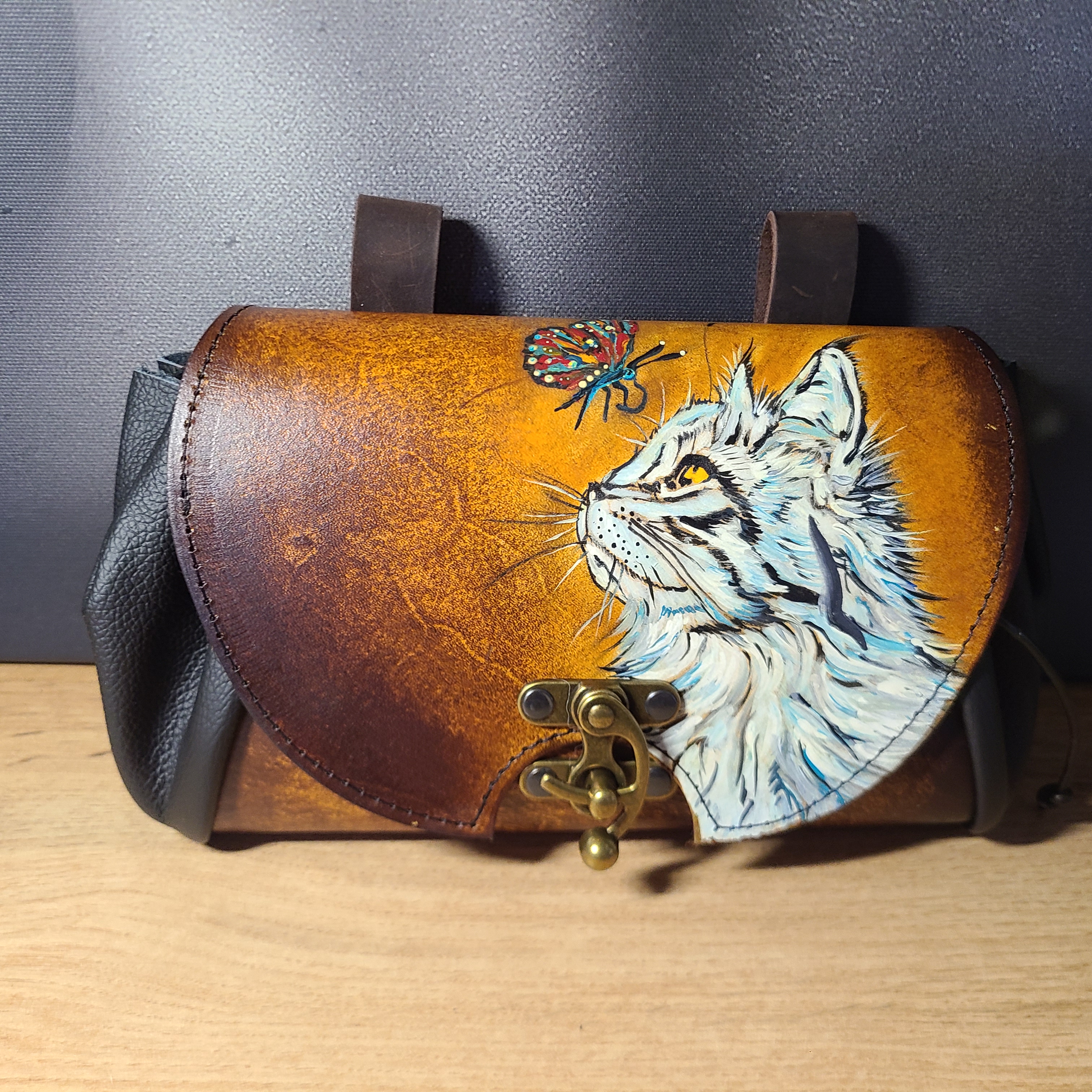 Exklusive Leder Gürteltasche Katze