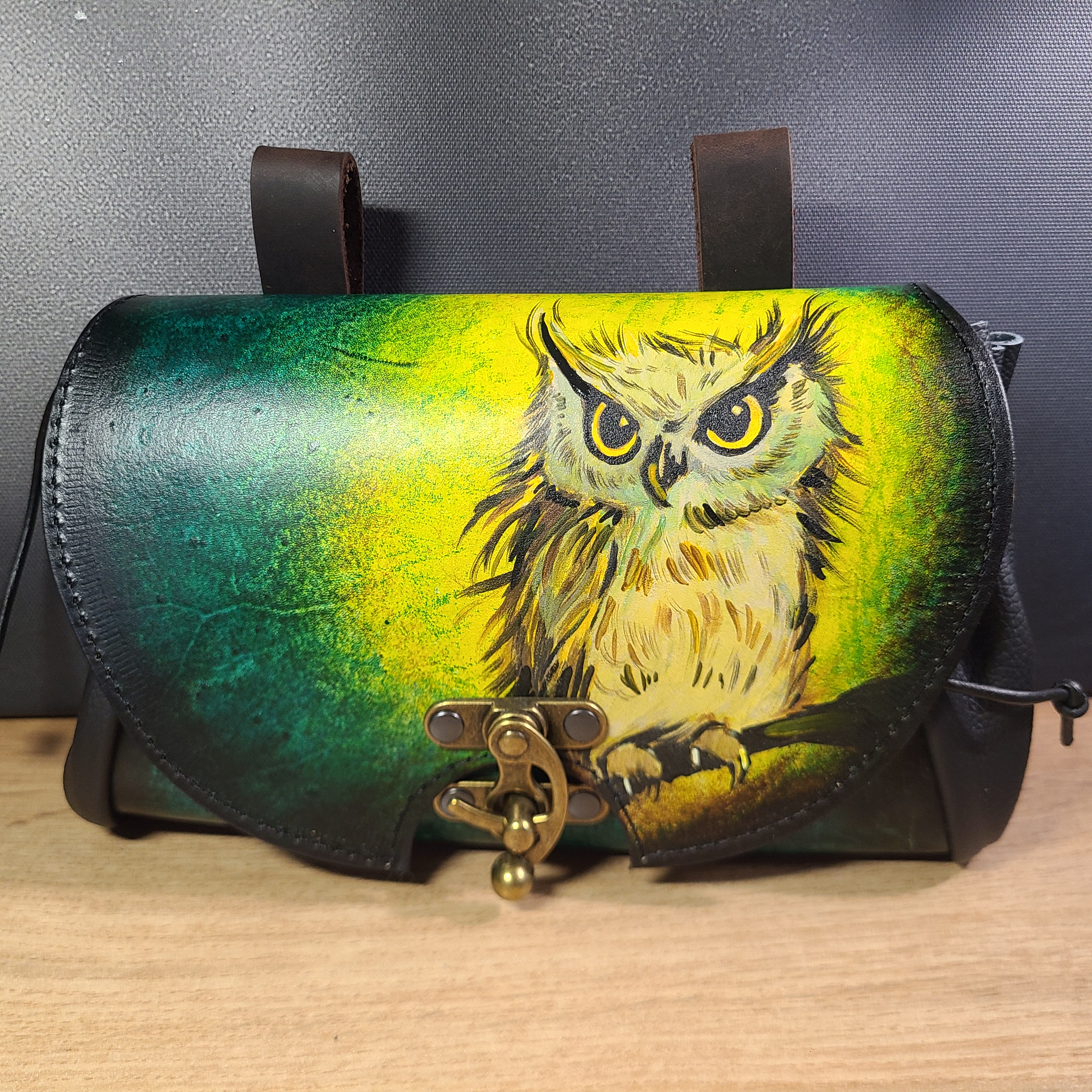 Exklusive Leder Gürteltasche Eule