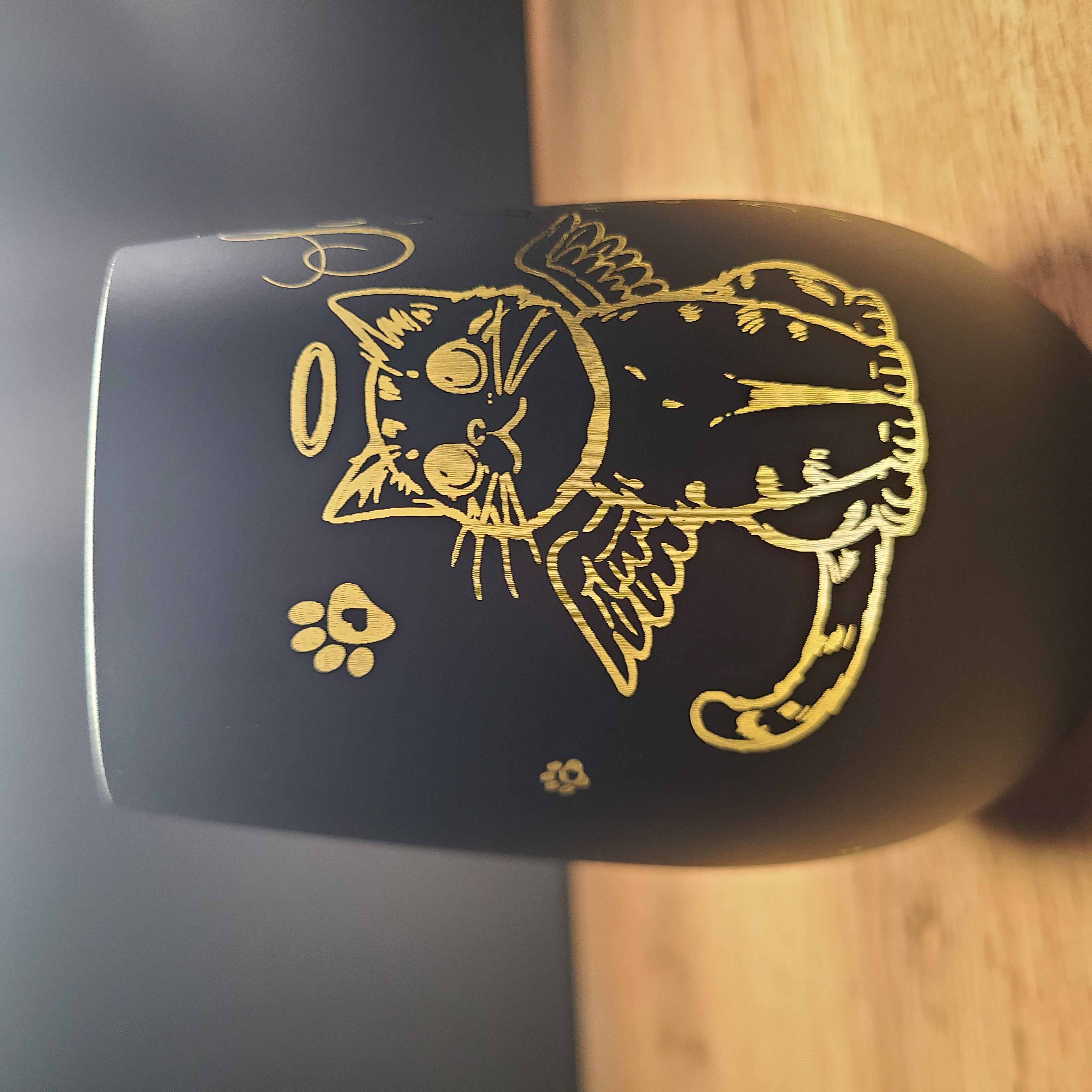 Personalisiertes Trauerwindlicht Katze mit Pfötchen-Gravur