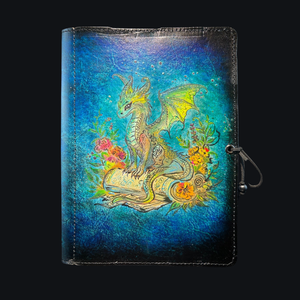 zauberhafte , mystische Leder-Buchhülle mit Drache auf Papyrusrolle 4 - Luna et Sol - mystische Leder-Buchhülle mit Drache auf Papyrusrolle blaue Leder Buchhülle mit Drache auf PAPYRUSROLLE